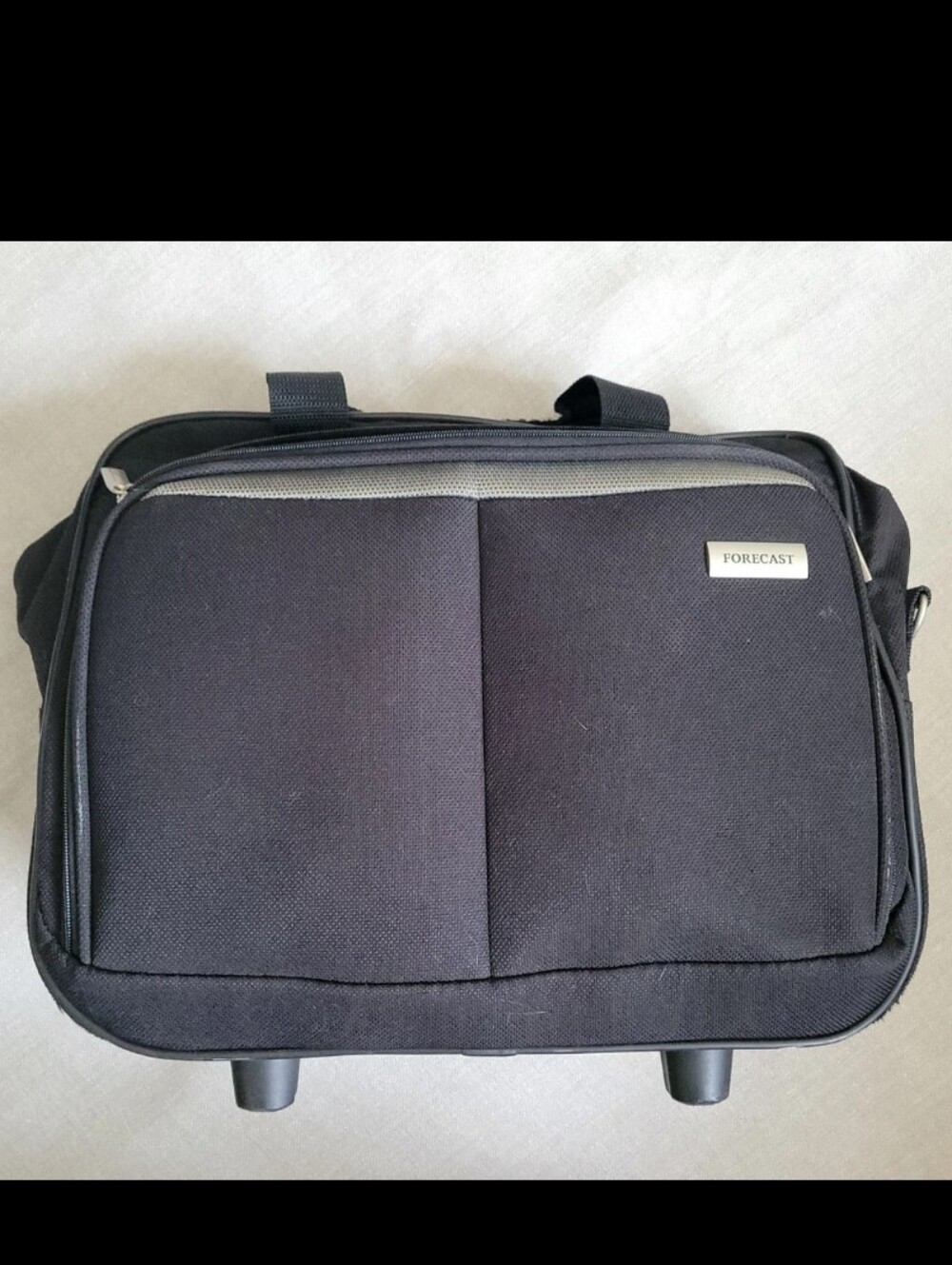 Forecast Black Travel Luggage Carry On w/ Rolling Wheels Bag Multiple Pockets